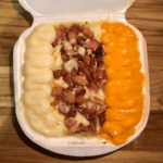 Batata Recheada De Bacon E Três Queijos